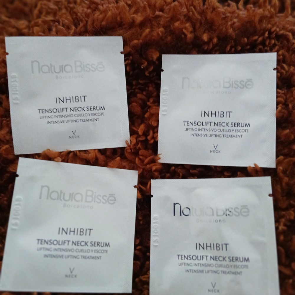 Natura Bissé Inhibit Tensolift Neck Serum - White